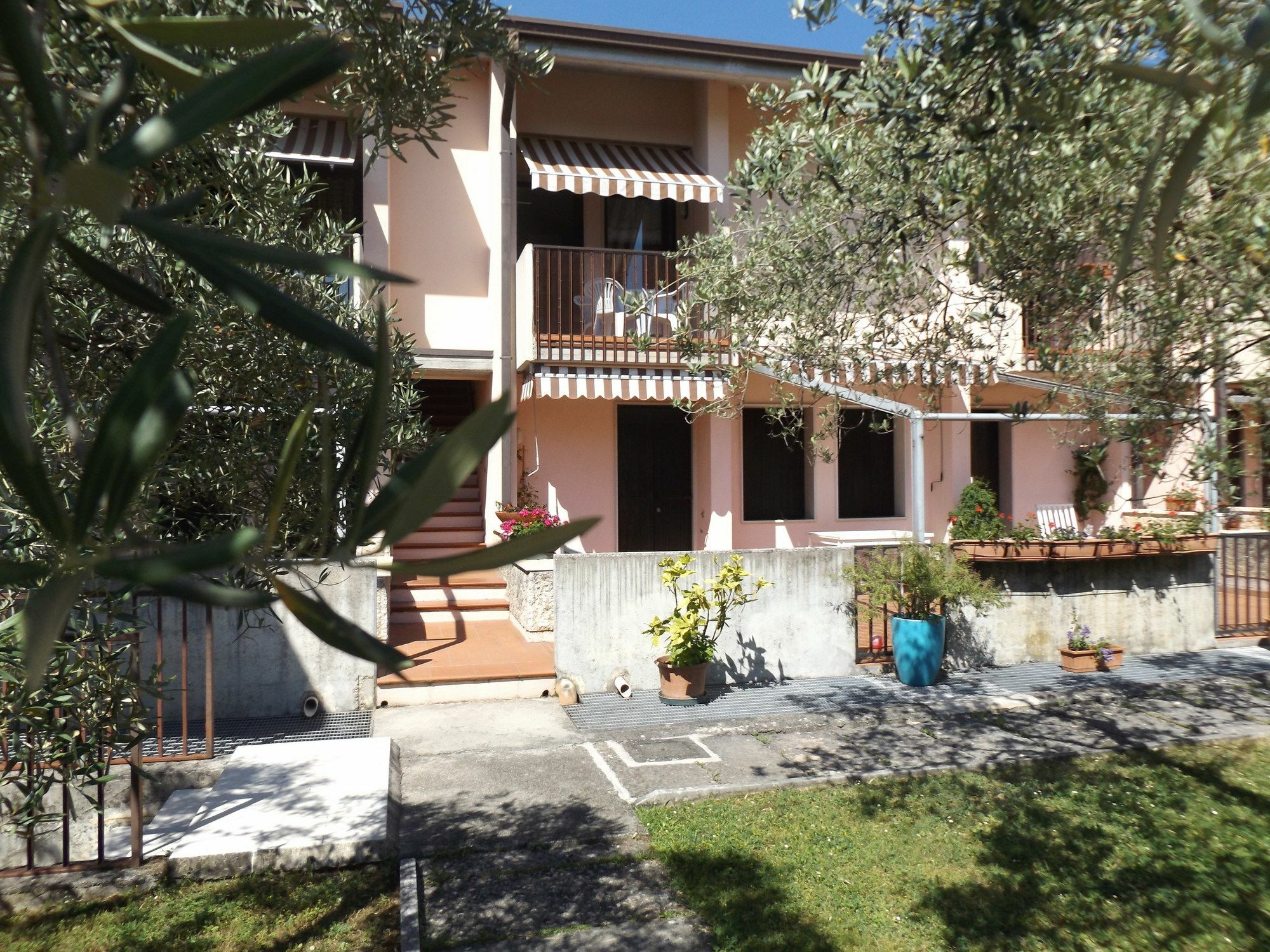 Residenza Riviera Degli Olivi Apartment Torri Del Benaco Exterior photo