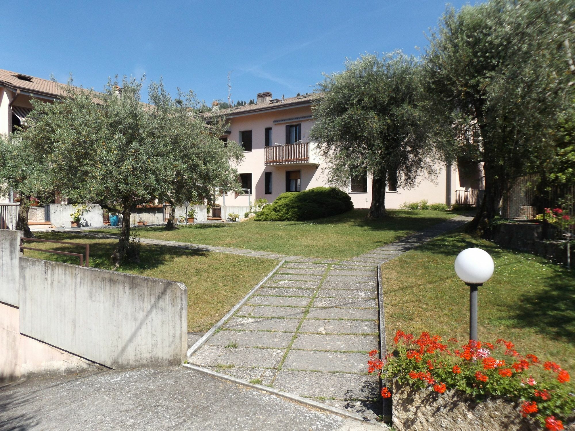 Residenza Riviera Degli Olivi Apartment Torri Del Benaco Exterior photo